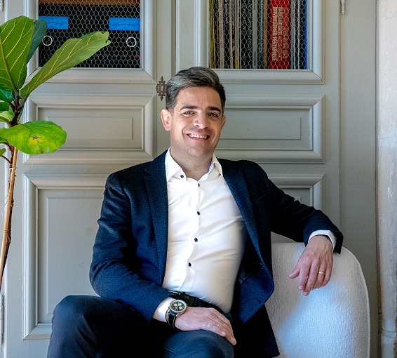 sebastien-decombe-myhousekeeper-2